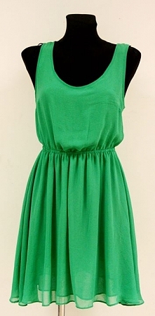 sukienka, którą z powodzeniem można nosić w ciągu dnia.