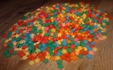 Gwiazdki szczęścia. Sprzedje ręcznie wykonane papierowe gwiazdki o średnicy około 1 cm. Są idealnym dopełnieniem każdego prezentu i ozdobą. Wystarczy je wsypać do wazonu a będą ...