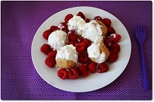 Owsiane kluski drożdżowe z ciasteczkowym serkiem&malinami