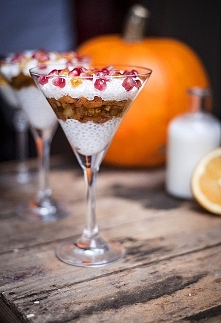 Budyń kokosowy z tapioki z dynią w korzennych przyprawach