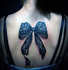 tatuaże damskie kokarda 3d