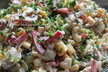 SAŁATKA Z TORTELINII, BROKU...