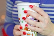 Klasyczna czerwień to odcień, który najchętniej noszę na paznokciach w grudniu. W te Święta stawiam na My Love od Semilac! Na blogu możecie go zobaczyć w całej okazałości :)
mad...