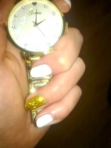 Paznokcie biało - złote , Sally Hansen ;)