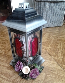 Ozdobiony znicz na grób