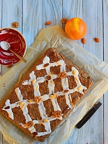 Makowiec bezglutenowy oraz bez cukru z lukrem z pudru kokosowego