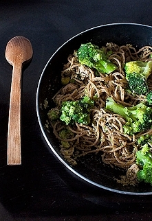 Makaron z brokułowym pesto.