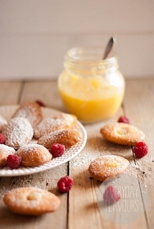MAGDALENKI Z MALINAMI I LEMON CURD.