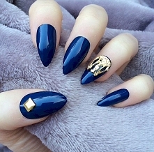 nails