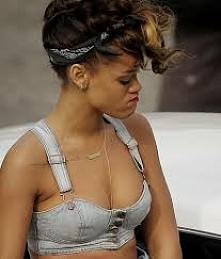 co myslicie o tego typu fryzurze z uzyciem opaski z takim sposobem zawiazania ?