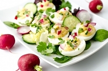 Jajka faszerowane wędzonym pstrągiem