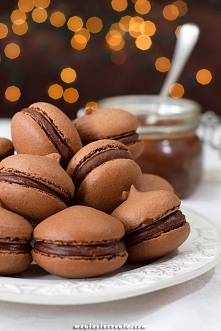 Czekoladowe makaroniki z truflowym kremem, maniapieczenia.com