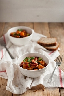 FASOLA Z CHORIZO NA OSTRO.