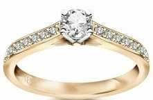 Złoty pierścionek.