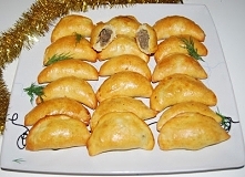 pierogi pieczone z kapustą i grzybami