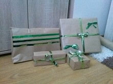 W tym roku opakowanie minimalistyczne. Jeszcze tylko bileciki z imionami i gotowe :)