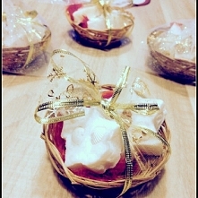 Ręcznie robione mydełka to idealny prezent nie tylko na święta! A to jedyne 3 minut pracy :) Kliknij w zdjęcie po szczegóły!