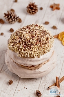 Świąteczna beza cynamonowo-orzechowa :)