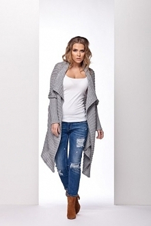 Jasnoszara narzutka o długości do kolan