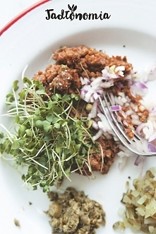 Tatar z suszonych pomidorów