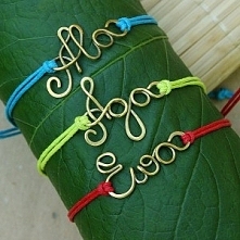 Trzy bransoletki i imię &qu...