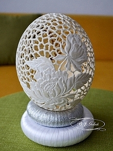 ażurowa strusia pisanka