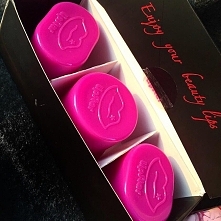 Czy używa ktoś lipstara do powiększania ust i czy to naprawdę działa ? Jakie są wasze opinie ...