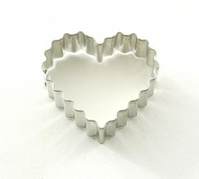 Foremka do wykrawania ciastek i pierników w kształcie karbowanego serca - Felcman