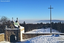 Klasztor na Łysej Górze, widok na Góry Świętokrzyskie.