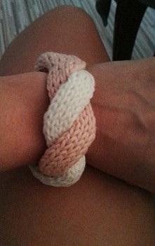 Bransoletka z włóczki :) DIY