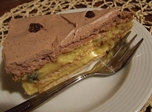 TORCIK NA ZIMNO - - coś z niczego czyli przysmaki z Mysiej spiżarni - bloog.pl Składniki: ok 250 gram herbatników 200 ml śmietanki 30% 2 łyżki cukru pudru 1 łyżka rozpuszczalneg...