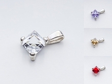 Wisiorek srebrny 925 Swarovski Cube 6mm 12 kolorów do wyboru
materiał: srebro 925 + kamienie Swarovskiego 4841 6mm 
waga srebra: 0,57g ( 1 szt )
waga wisiorka z kamieniami: 1,10...