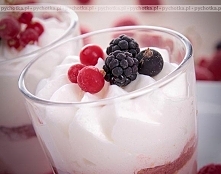 Malinowy deser z kremem