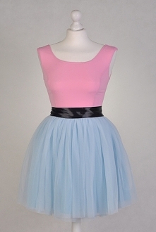 tiulowa sukienka krakowiank...