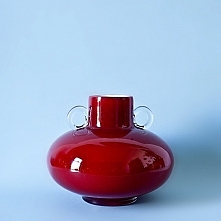 Karminowy, pękaty wazon