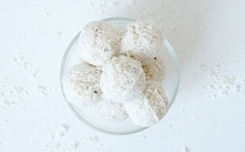 zdrowa przekąska śnieżne kule kokosowe. Przepis po kliknięciu w obrazek