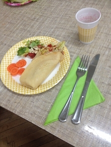 własnoręcznie robiona tortilla z warzywami