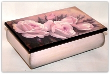 Romantyczna szkatułka na biżuterię ręcznie ozdobiona i dopieszczona z każdej strony, idealna na prezent. Jeden klik i zapraszam do sklepu.