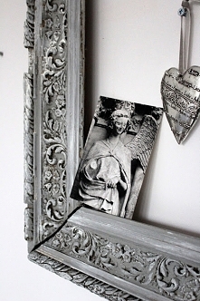 Do odnowienia podobnej będziecie potrzebowali:
- starą ramę
- zszywacz elektryczny Bosch PTK 14 EDT z funkcją DuoTac
- farbę najlepiej kredową, wosk
- pędzle, papier, sznurek, g...