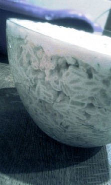 Sałatka z ogórkiem ***************************** -1/2 opakowania makaronu ryżowego, 2 zielone ogórki, 3 ząbki czosnku, Mały jogurt grecki, 1 pęczek kopru 4 łyżki majonezu 1 kg p...