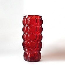 Masywny, czerwony wazon z grubego szkła
