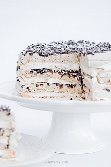 MROŻONY TORT BEZOWY TIRAMISU