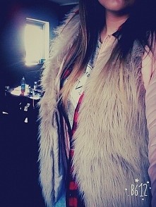 Futrzana kamizelka. Coś co uwielbiam nosić! :)