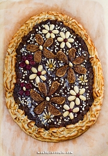 WIELKANOC: Mazurek truflowo-migdałowy czyli Mazurek wiosenna łąka... :) Kruche ciasto z wyraźnie migdałową nutą, truflową, lekko podchmieloną masą czekoladową, ozdobną rozetką z...
