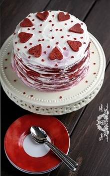 Naleśnikowy tort walentynkowy Red Velvet