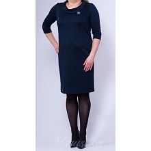 Prosta sukienka plus size- fason dopasowany do figury

Elegancka sukienka w kolorze głębokiego granatu

Dekolt wykończony efektownym kołnierzykiem