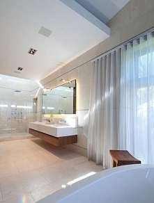 Luksusowa rezydencja Coral Gables i nowoczesna biała łazienka - zobacz jak wygląda wnętrze i zewnętrze tej nowoczesnej willi i zainspiruj się! Zapraszam na kolejny wpis z serii ...