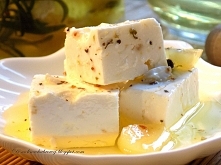 Twarożek do sałatek, zrob go sam, jest zdrowsza i doskonala alternatywa dla fety, pelny przepis po kliknieciu w obrazek