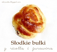 Słodkie bułki z ricottą i żurawiną