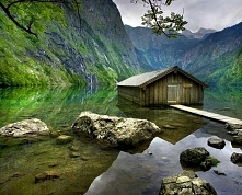 Opuszczona chatka rybacka. Park Narodwy - Berchtesgaden, Niemcy.